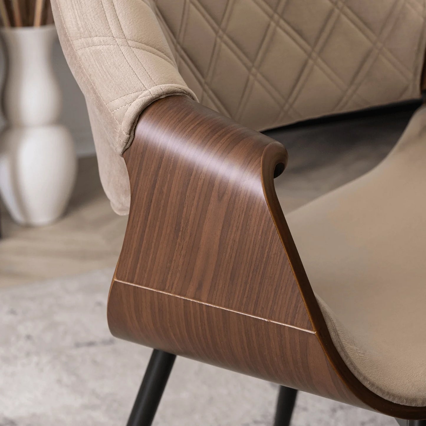 Elite DAKOTA Beige/Walnut Velour Chair – A Fusion of Elegance and Comfort