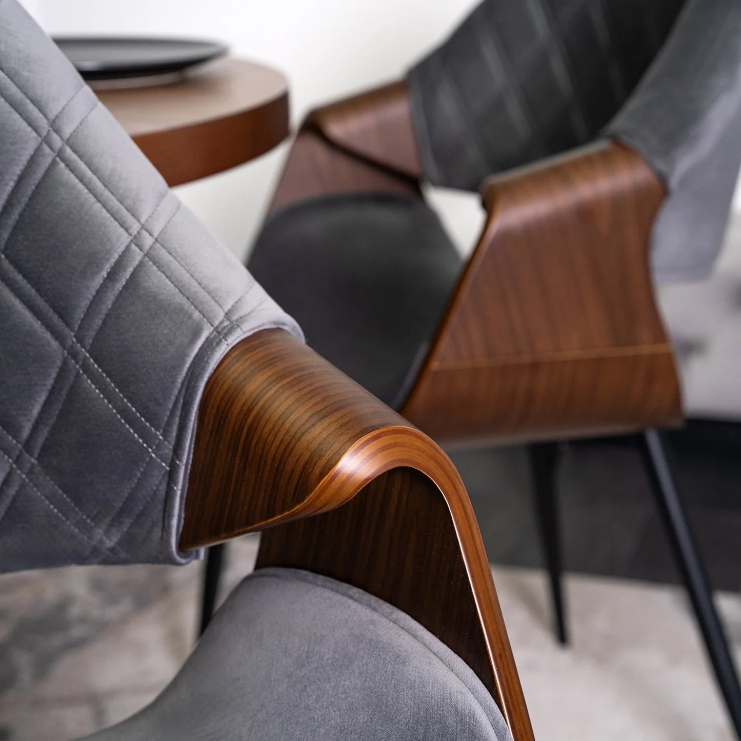 Elite DAKOTA Gray/Walnut Velour Chair – A Blend of Modern & Classic Elegance