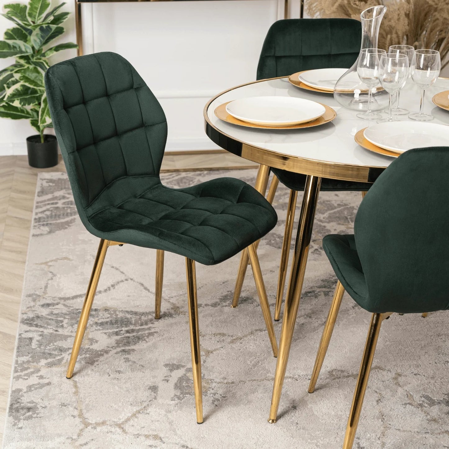 Elite LUCKY Green Velvet Chair – Luxurious Elegance for Your Interior