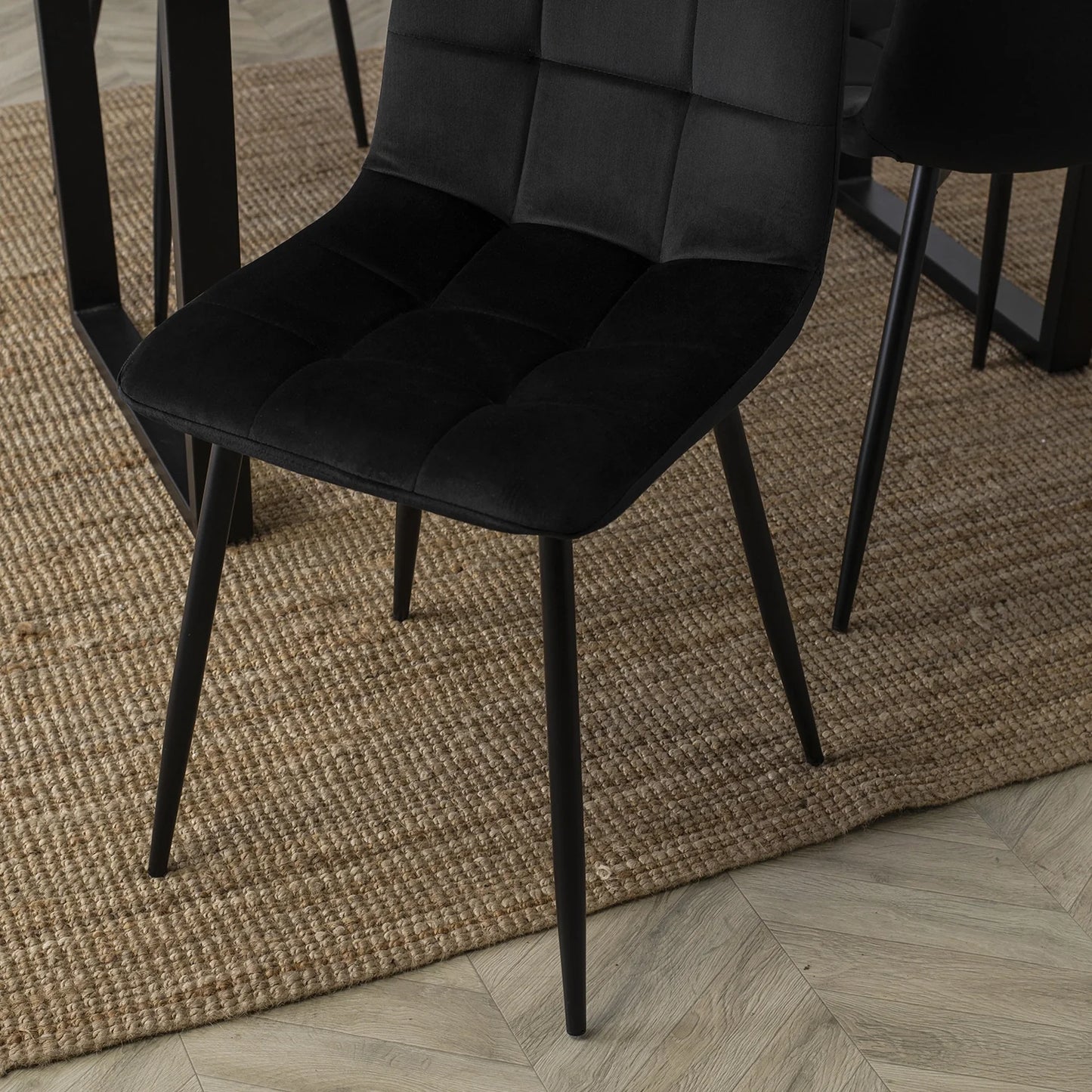 Elite PERU Black Velvet Chair – A Timeless Fusion of Style and Comfort