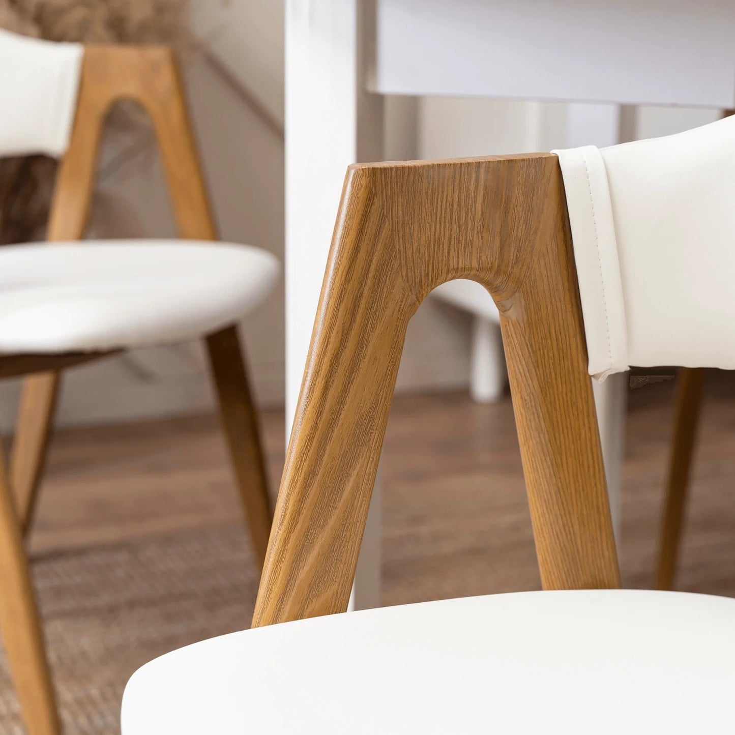 Elite WILLY Chair – White Eco-Leather & Golden Oak Frame