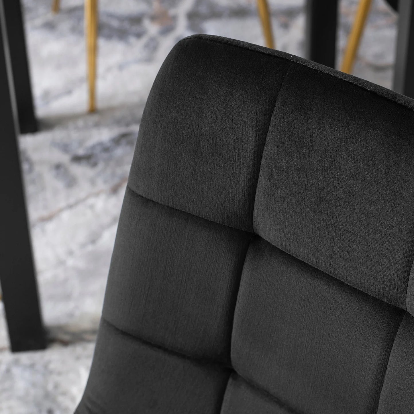 Elite YORK Black Velvet Chair – Bold Elegance with a Luxurious Touch