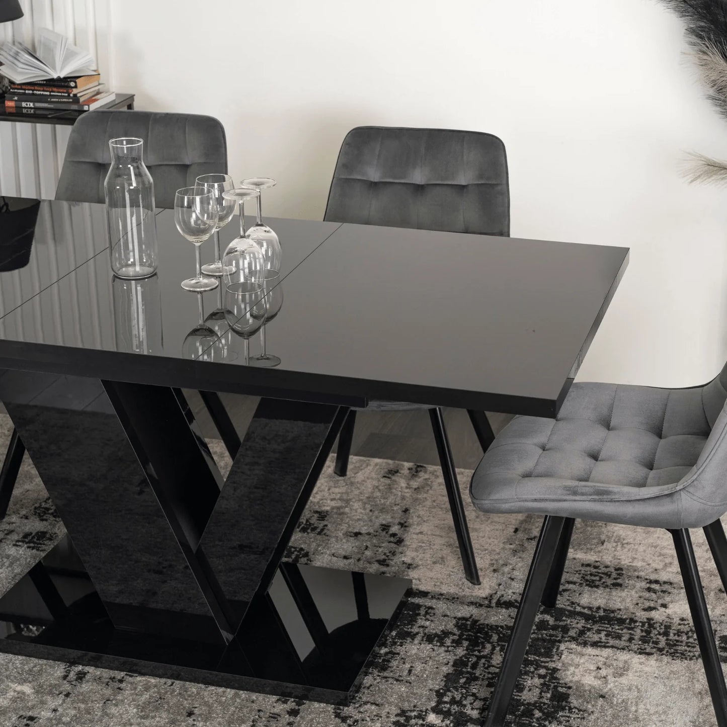 Elite CLARK Extendable Dining Table – Black Gloss (120-160 cm)