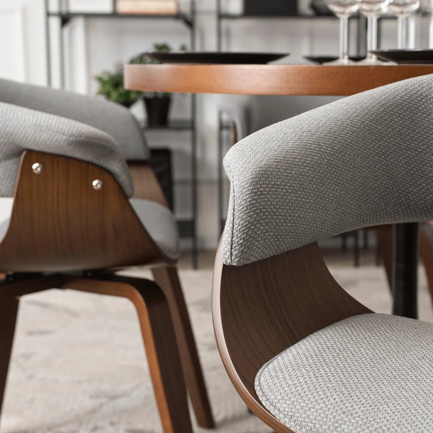 Elite LINO Dining Set – 100 cm Walnut/Black Round Table & 4 GARY 2 Grey/Walnut Chairs