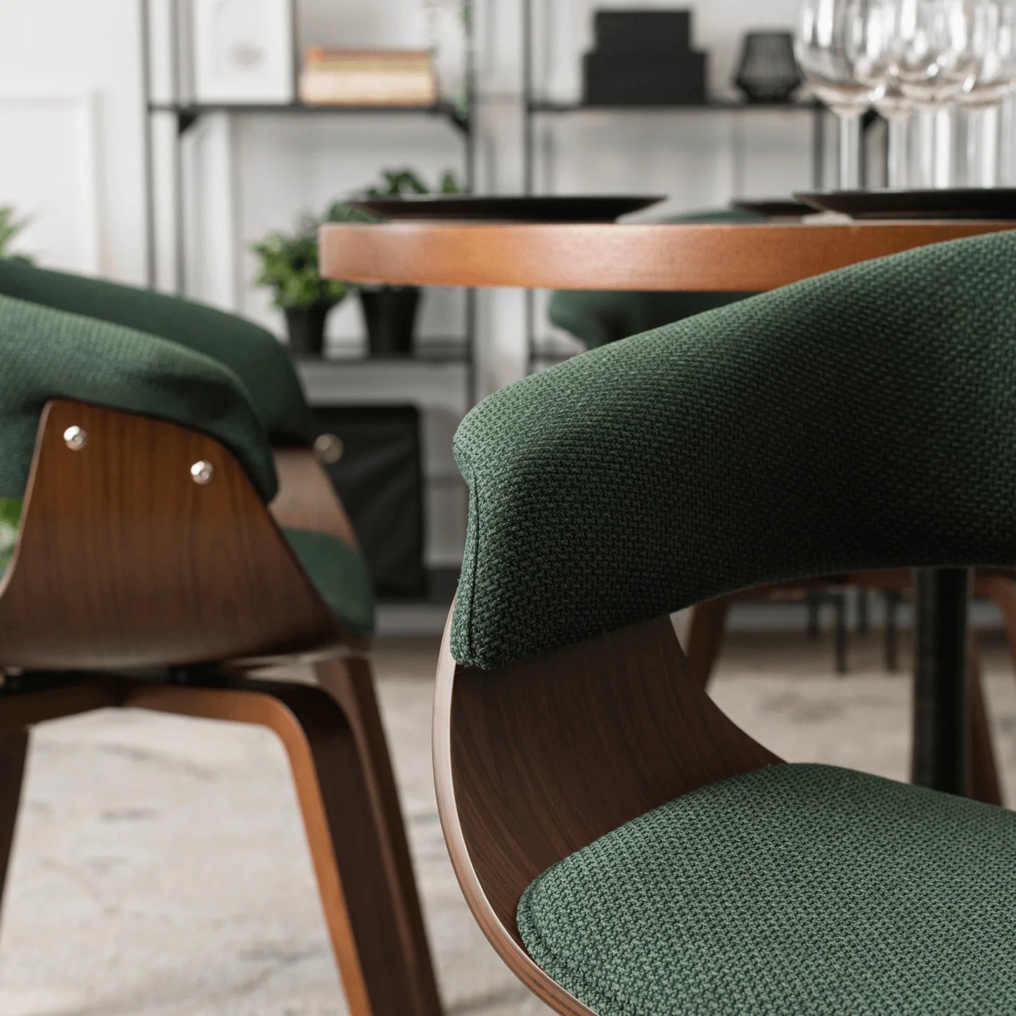 Elite LINO Dining Set – 100 cm Walnut/Black Round Table & 4 GARY 2 Green/Walnut Chairs